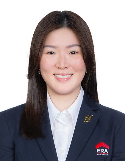 Meet HONG SHIYING